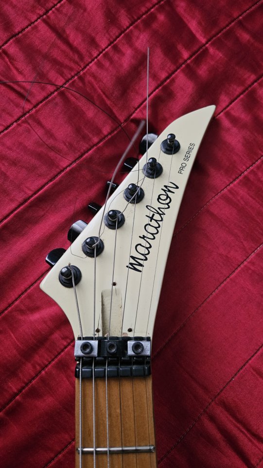 Pack Superstrato EMG-81 + Marshall DSL1HR + Multiefectos Nux mg-101