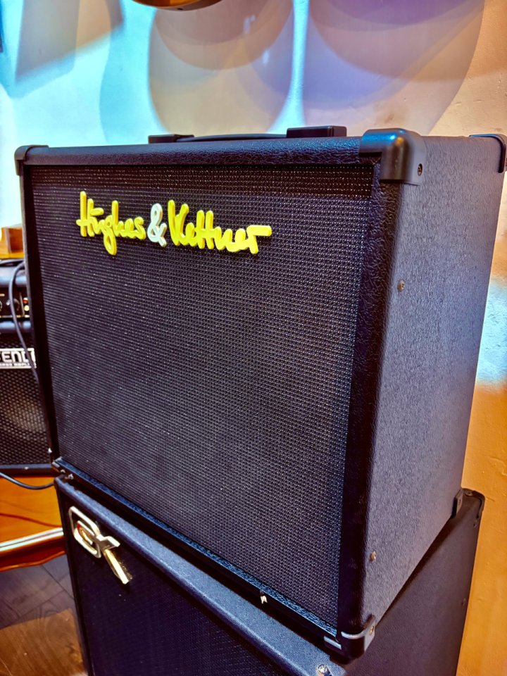 Hughes & Kettner Blue Edition 60R de segunda mano · Foto 3 de 5 · Las Palmas · 200 €