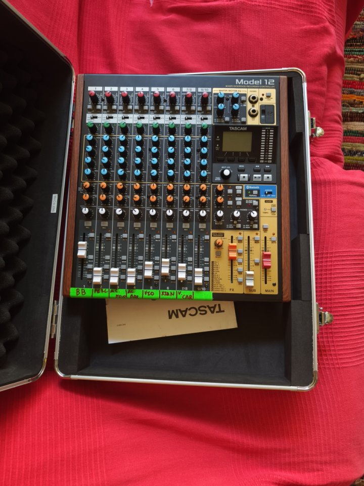Tascam model 12 como nueva de segunda mano · Foto 3 de 3 · Pontevedra · 495 €