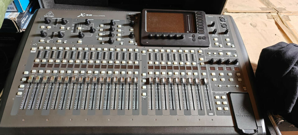 Behringer X32
