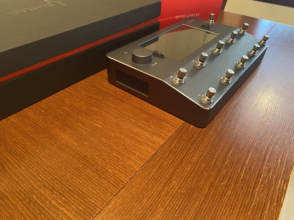 QUAD CORTEX de segunda mano · Foto 1 de 7 · Valencia · 1150 €