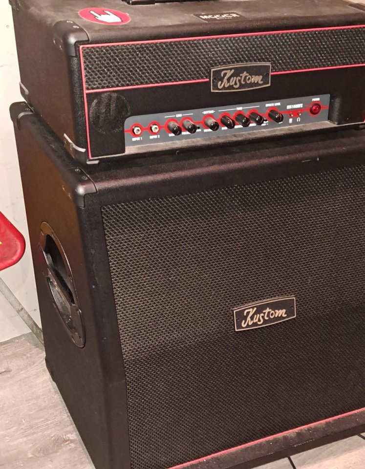 Kustom KG100HFX + Pedal de Cambio de canal de segunda mano · Málaga · 100 €