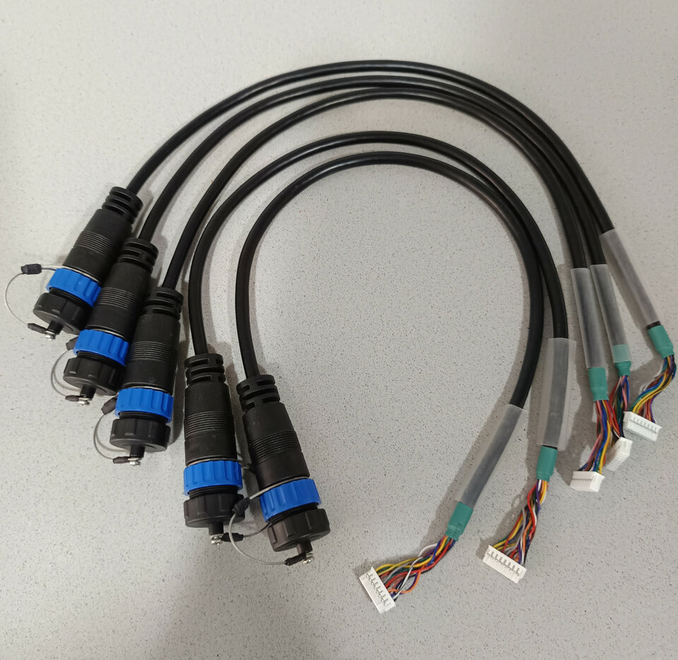 Vendo 5 Latiguillos Conector Aéreo Macho de 14 pines 30 €