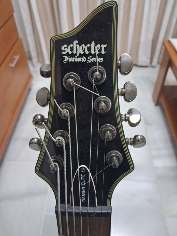 Schecter Diamond Series 8 cuerdas