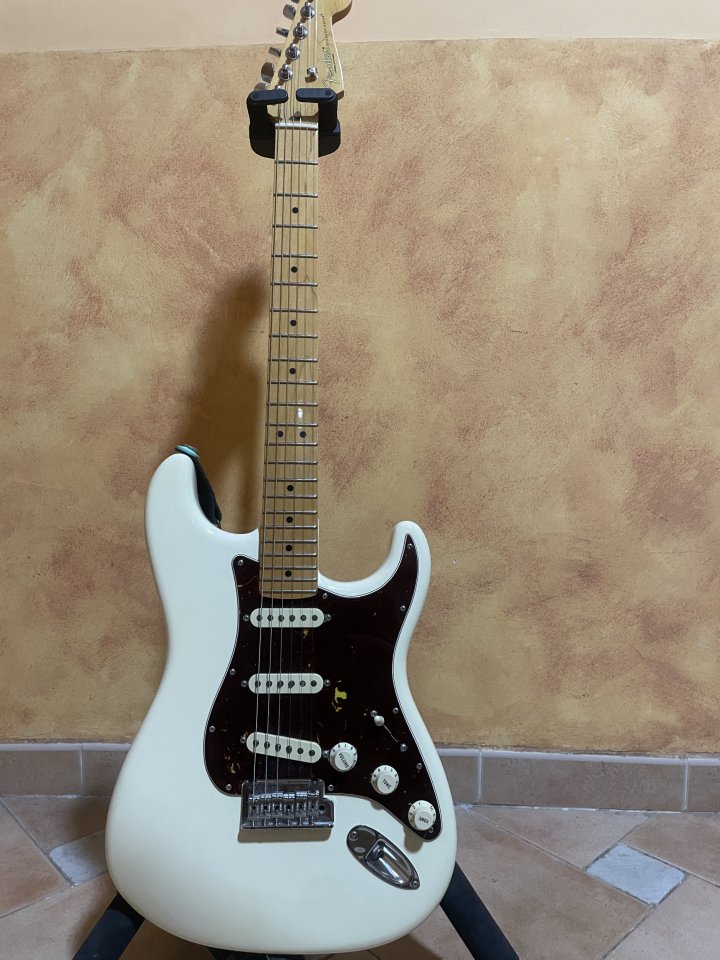 Fender American Professional II Stratocaster (Olympic White) IMPECABLE de segunda mano · Foto 2 de 6 · Sevilla · 1650 €