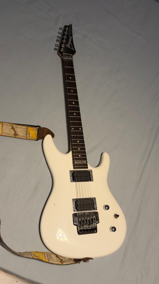 Guitarra eléctrica Ibanez JS100 blanca hecha en Corea