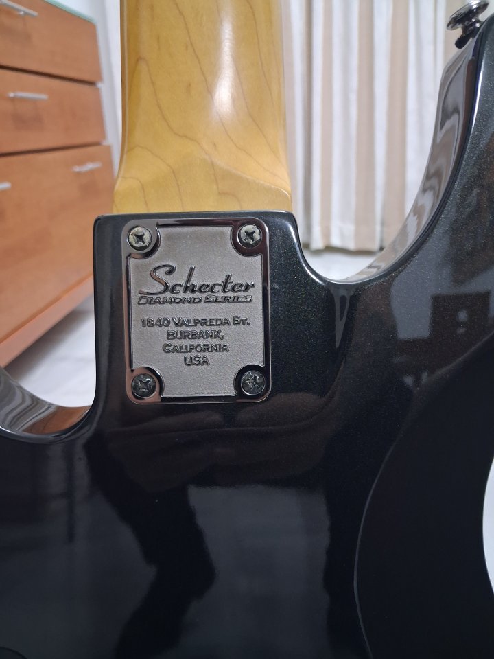 Schecter Diamond Series 8 cuerdas