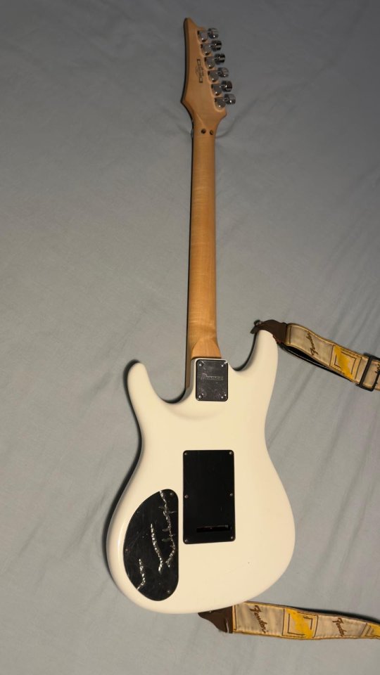 Guitarra eléctrica Ibanez JS100 blanca hecha en Corea