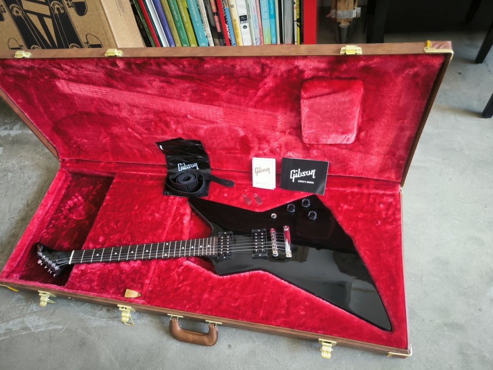 Gibson Explorer 80's.Ebony. de segunda mano · Foto 1 de 10 · Badajoz · 1950 €