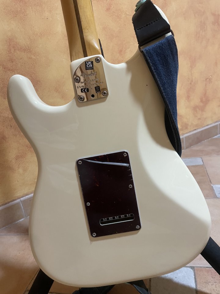 Fender American Professional II Stratocaster (Olympic White) IMPECABLE de segunda mano · Foto 4 de 6 · Sevilla · 1650 €