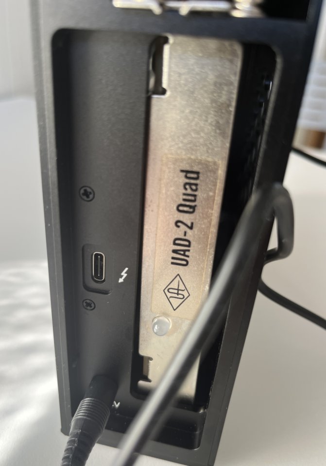 Universal Audio UAD PCIe Quad con Thunderbolt Dock de segunda mano · Foto 2 de 4 · Las Palmas · 400 €