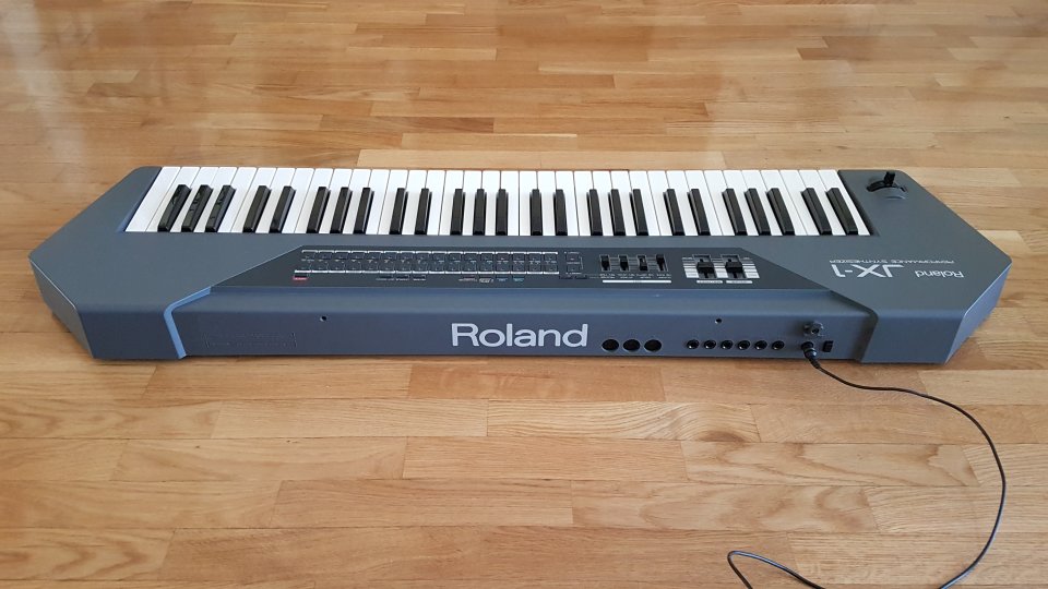 Sintetizador Roland JX-1