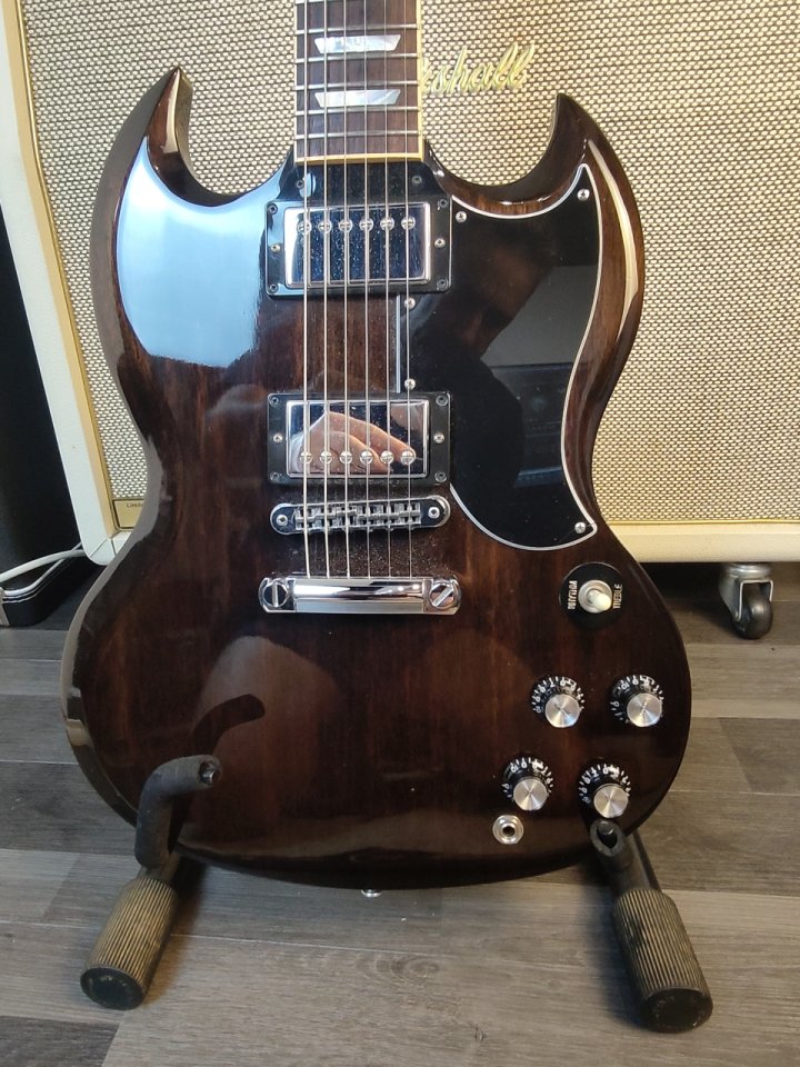 Guitarra Gibson SG Standard 2015 USA de segunda mano · Foto 4 de 8 · A Coruña · 1300 €