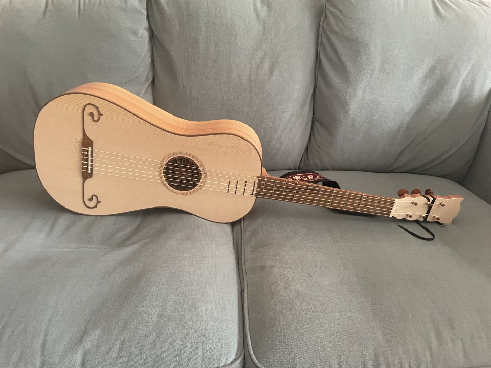 Guitarra barroca de seis cuerdas