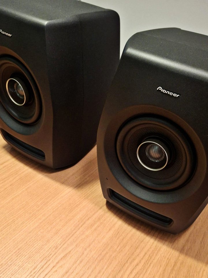 Monitores Pioneer DJ RM–05