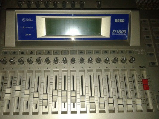 Korg D1600 Mesa Grabadora Digital Mutipistas.disco duro .pantalla tactil .16 canales