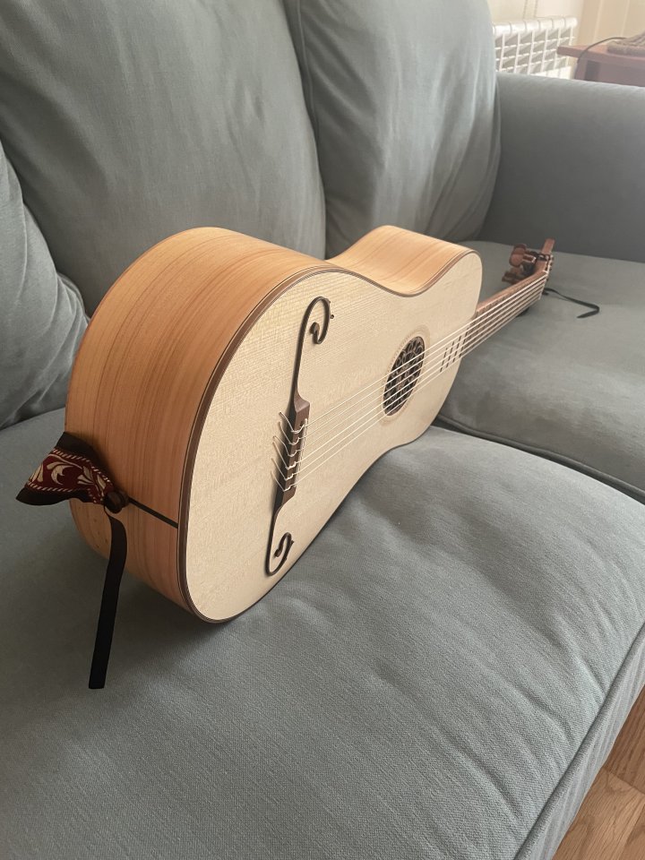 Guitarra barroca de seis cuerdas