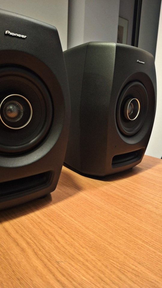 Monitores Pioneer DJ RM–05