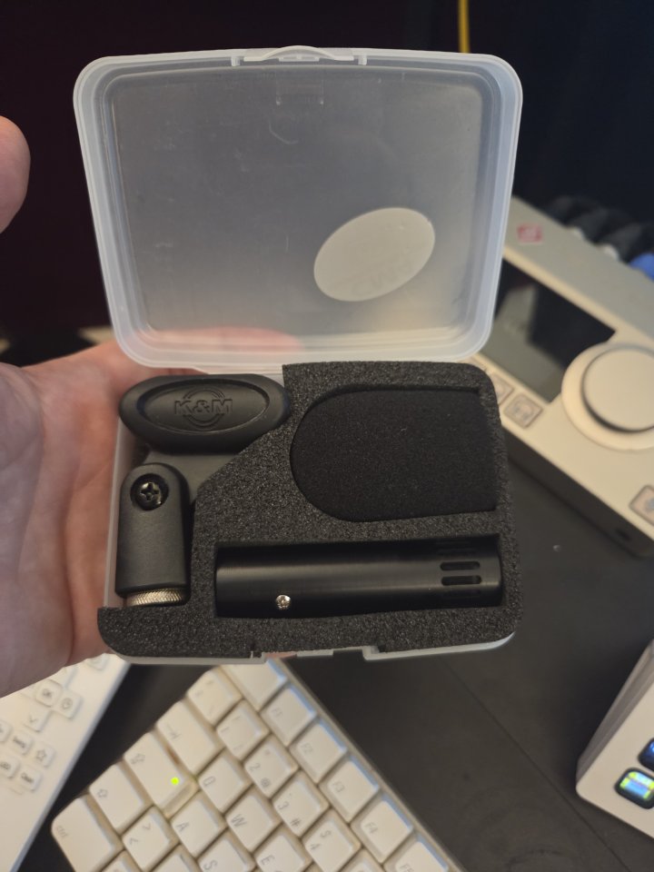 QUEDA 1 Micrófonos tipo KM hechos a mano en Suecia de segunda mano · Foto 1 de 6 · Cádiz · 120 €