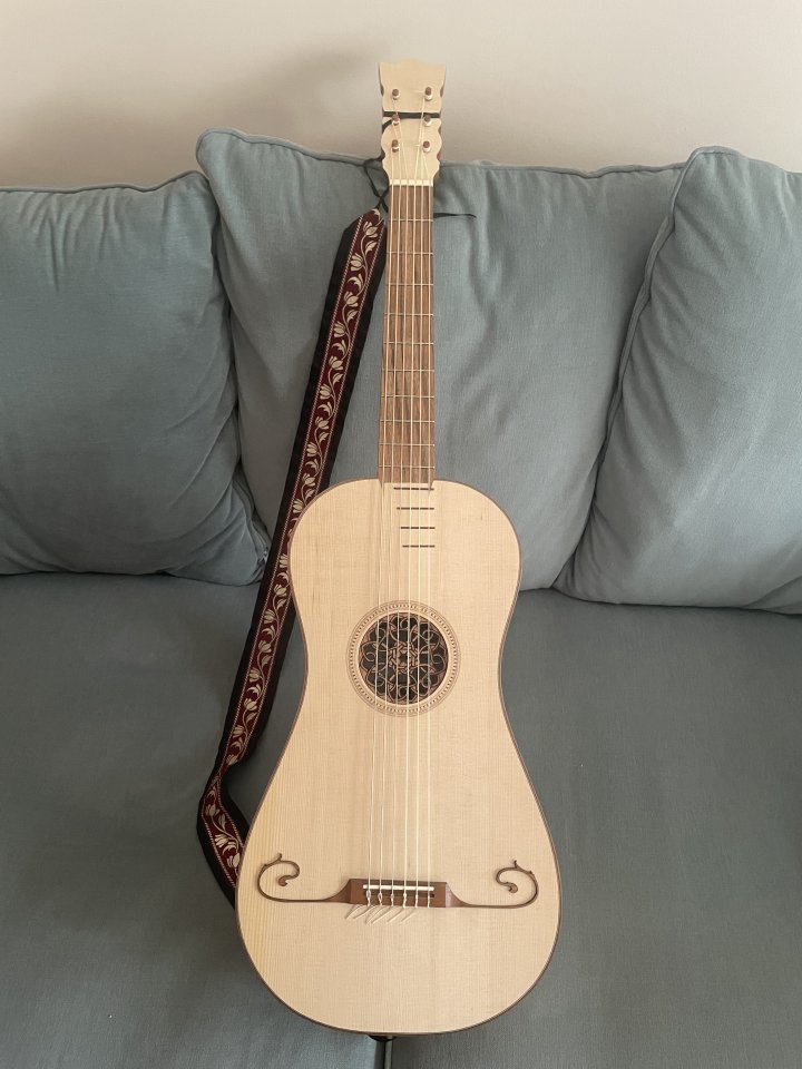 Guitarra barroca de seis cuerdas