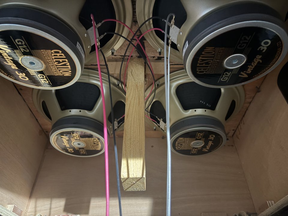 Pantalla 4x12 Celestion V30 de segunda mano · Foto 2 de 7 · Toledo · 300 €