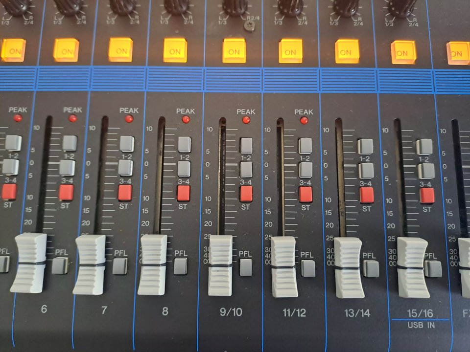 Mesa Yamaha MG16XU de segunda mano · Foto 3 de 10 · Sevilla · 340 €