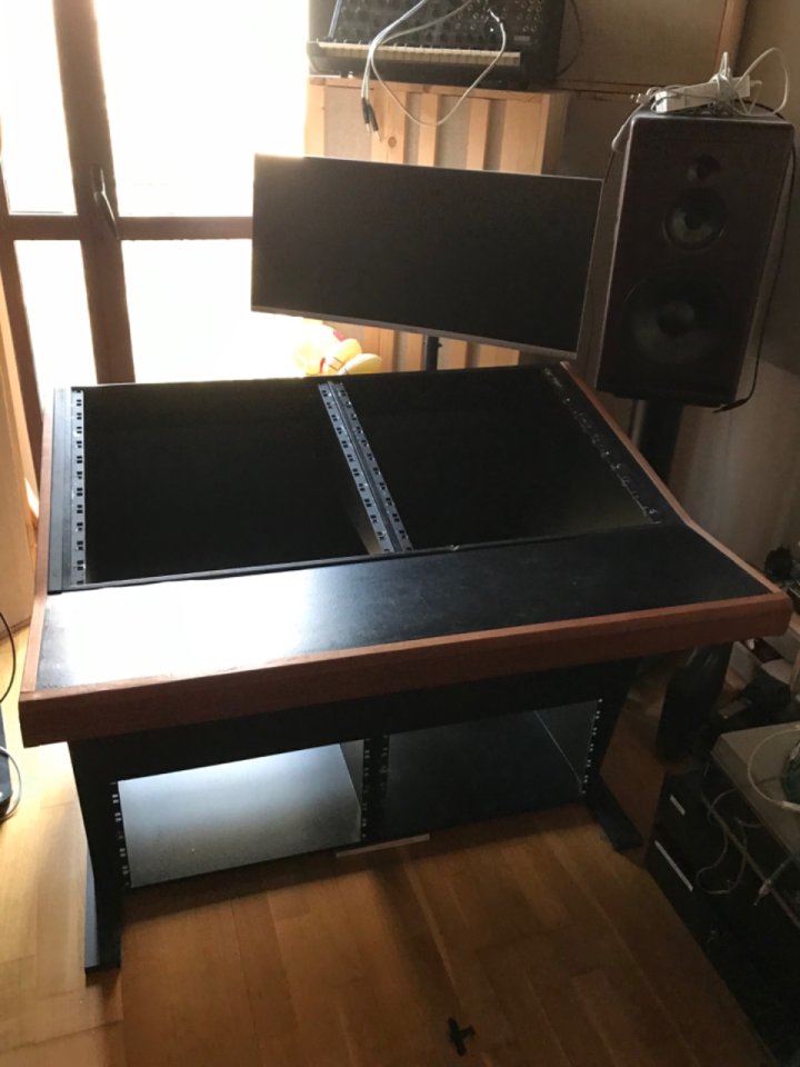 Mueble estudio 12x2 y 6x2 unidades de rack