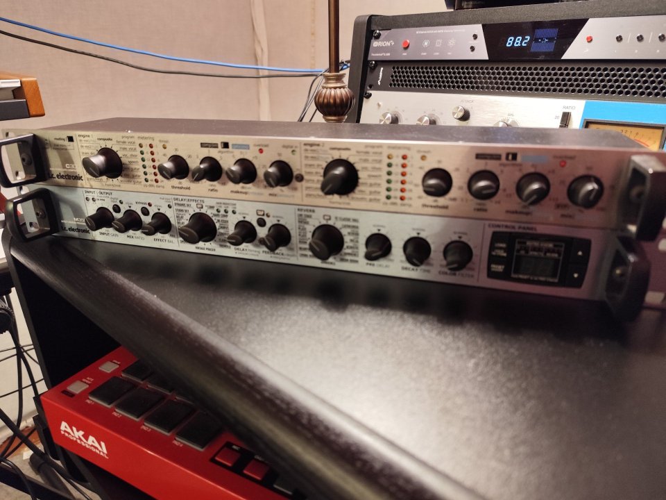 2 módulos: multiefectos y modulo compresor TC Electronic M350 y C300 de segunda mano · Foto 2 de 3 · Pontevedra · 100 €