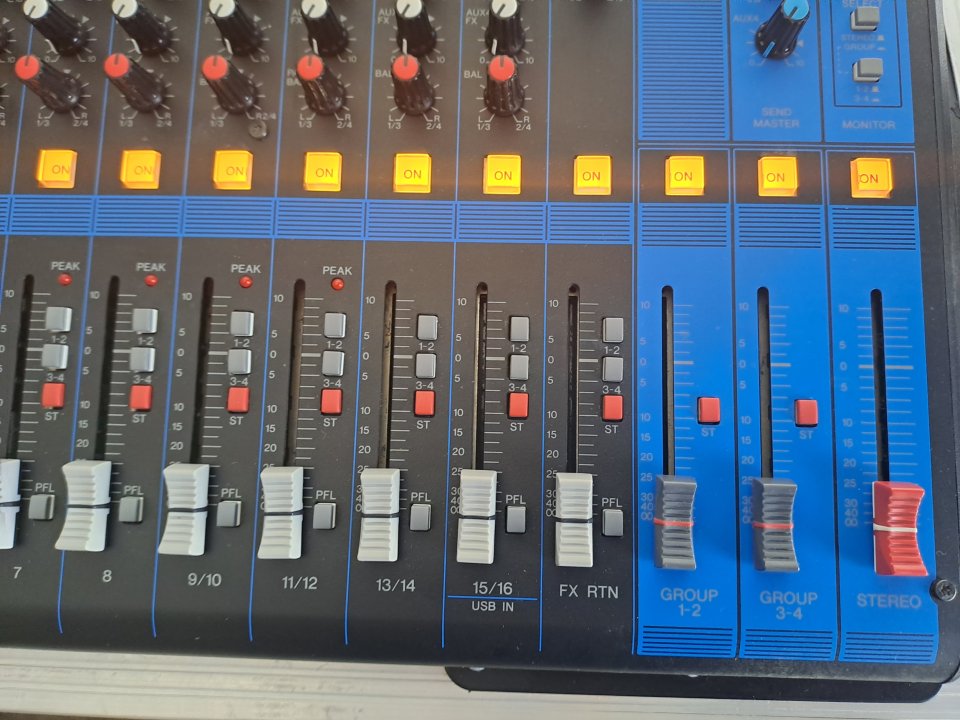 Mesa Yamaha MG16XU de segunda mano · Foto 5 de 10 · Sevilla · 340 €