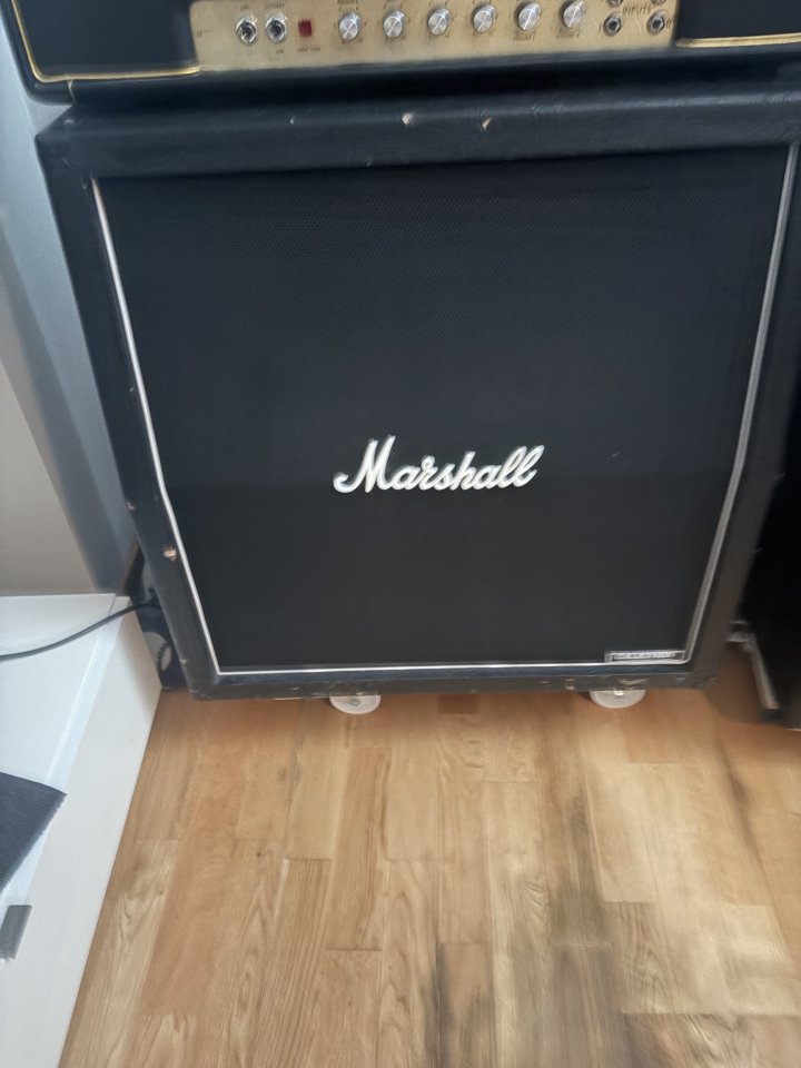 Pantalla 4x12 Celestion V30 de segunda mano · Foto 5 de 7 · Toledo · 300 €