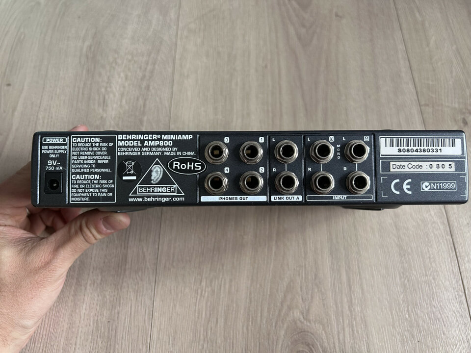 Behringer mini amp 800