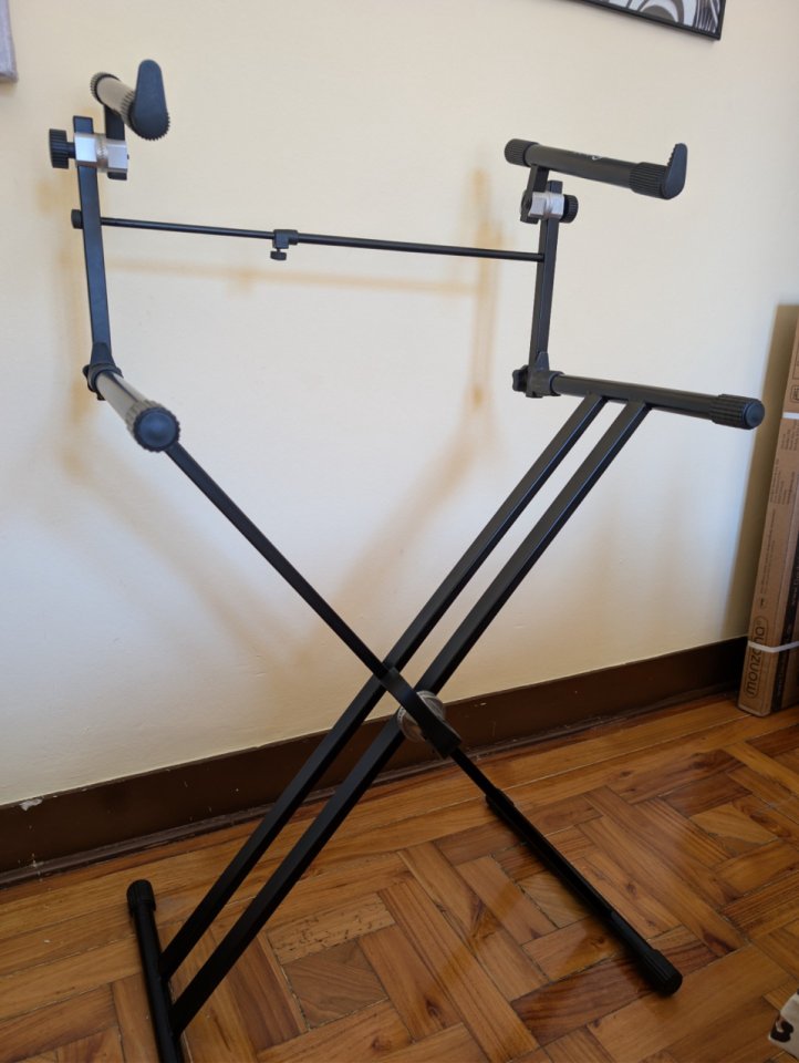 Soporte doble de teclado, sintetizador de segunda mano · Foto 1 de 5 · Pontevedra · 55 €