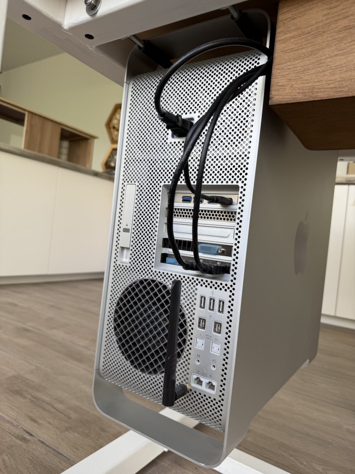 Apple Mac Pro 5,1 - 12 Core (2 x 3,46Ghz 6-Core) - 96GB RAM - 8GB GPU de segunda mano · Foto 2 de 10 · Granada · 500 €
