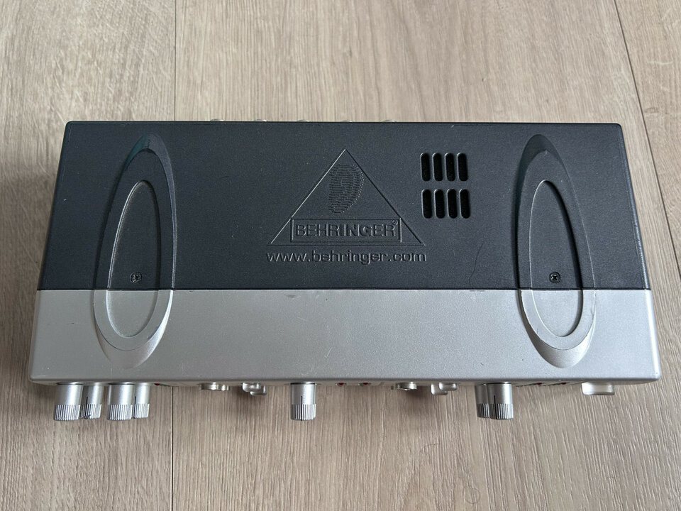 Behringer mini amp 800