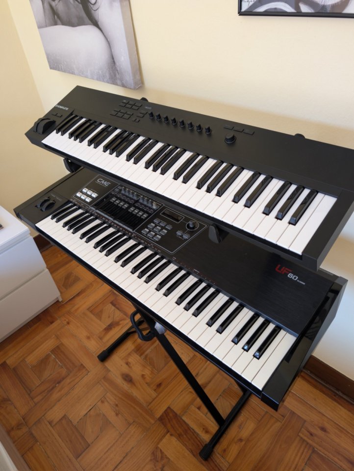 Soporte doble de teclado, sintetizador de segunda mano · Foto 2 de 5 · Pontevedra · 55 €