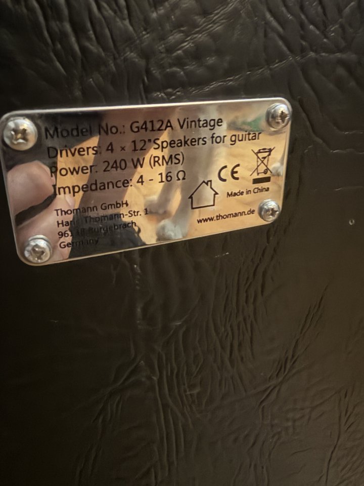 Pantalla 4x12 Celestion V30 de segunda mano · Foto 7 de 7 · Toledo · 300 €