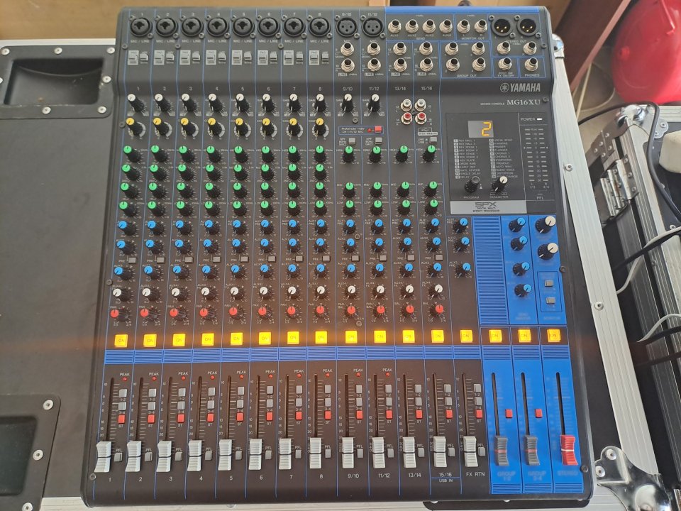 Mesa Yamaha MG16XU de segunda mano · Foto 8 de 10 · Sevilla · 340 €