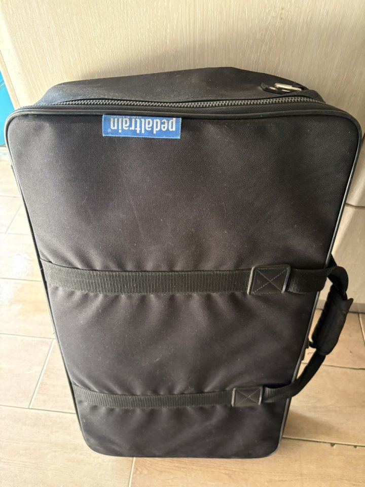 Pedaltrain Classic 2 con softcase + fuente de alimentación Mooer Macro Power S8.
