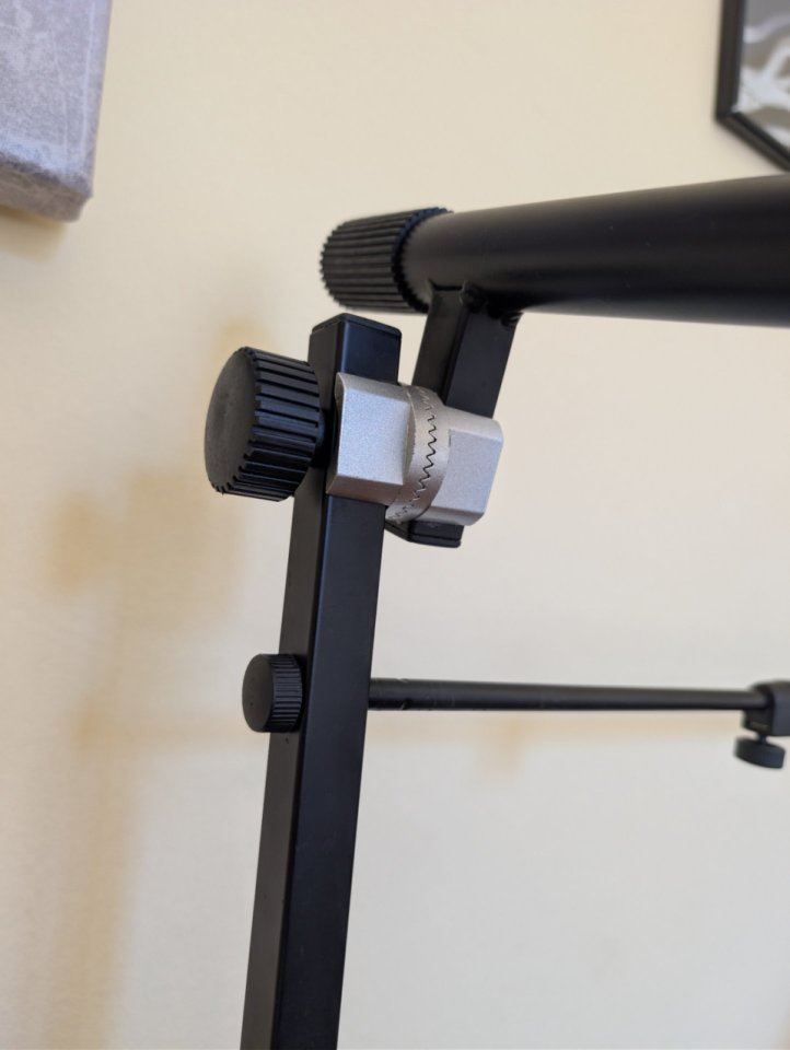 Soporte doble de teclado, sintetizador de segunda mano · Foto 3 de 5 · Pontevedra · 55 €