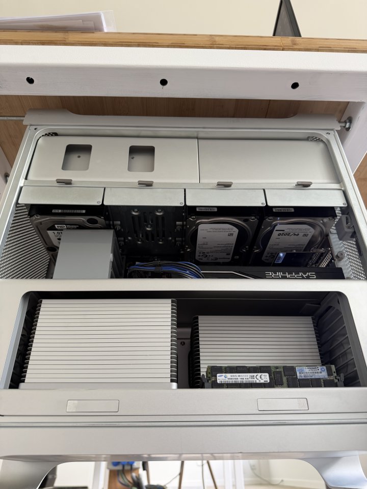Apple Mac Pro 5,1 - 12 Core (2 x 3,46Ghz 6-Core) - 96GB RAM - 8GB GPU de segunda mano · Foto 4 de 10 · Granada · 500 €
