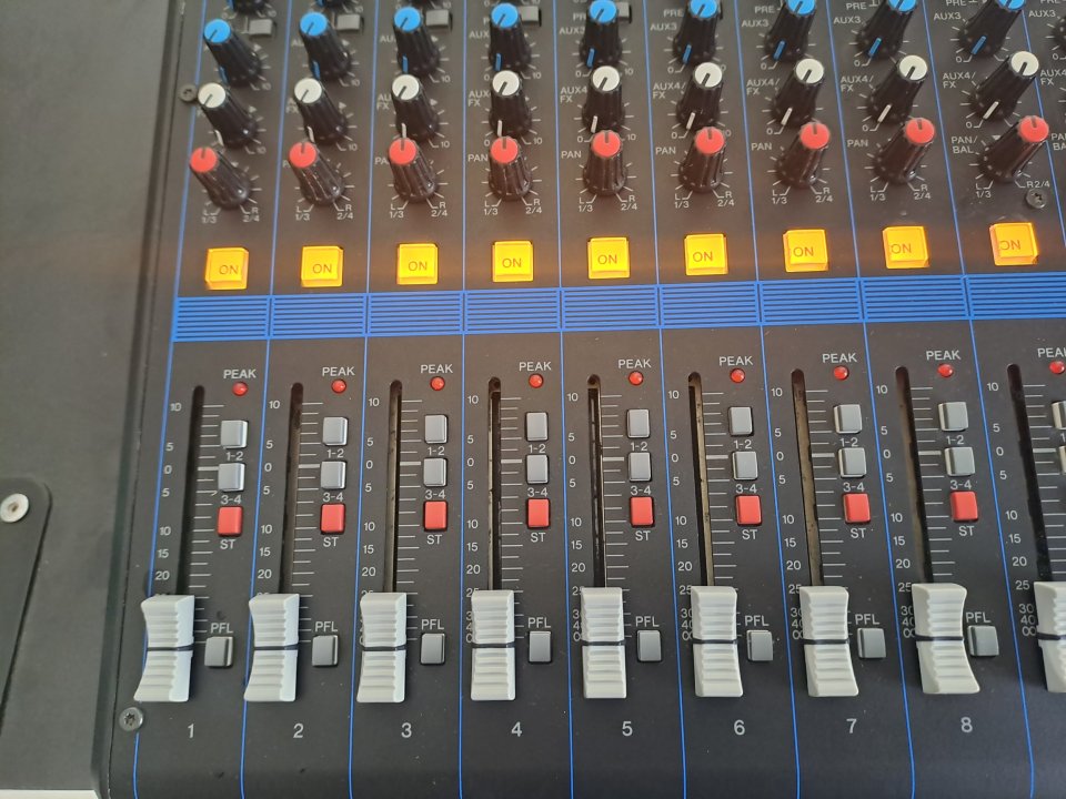 Mesa Yamaha MG16XU de segunda mano · Foto 9 de 10 · Sevilla · 340 €