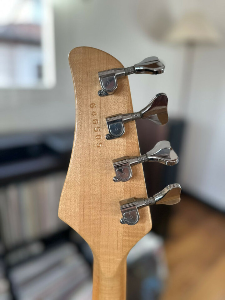 Bajo fretless Hamer CruiseBass 1996