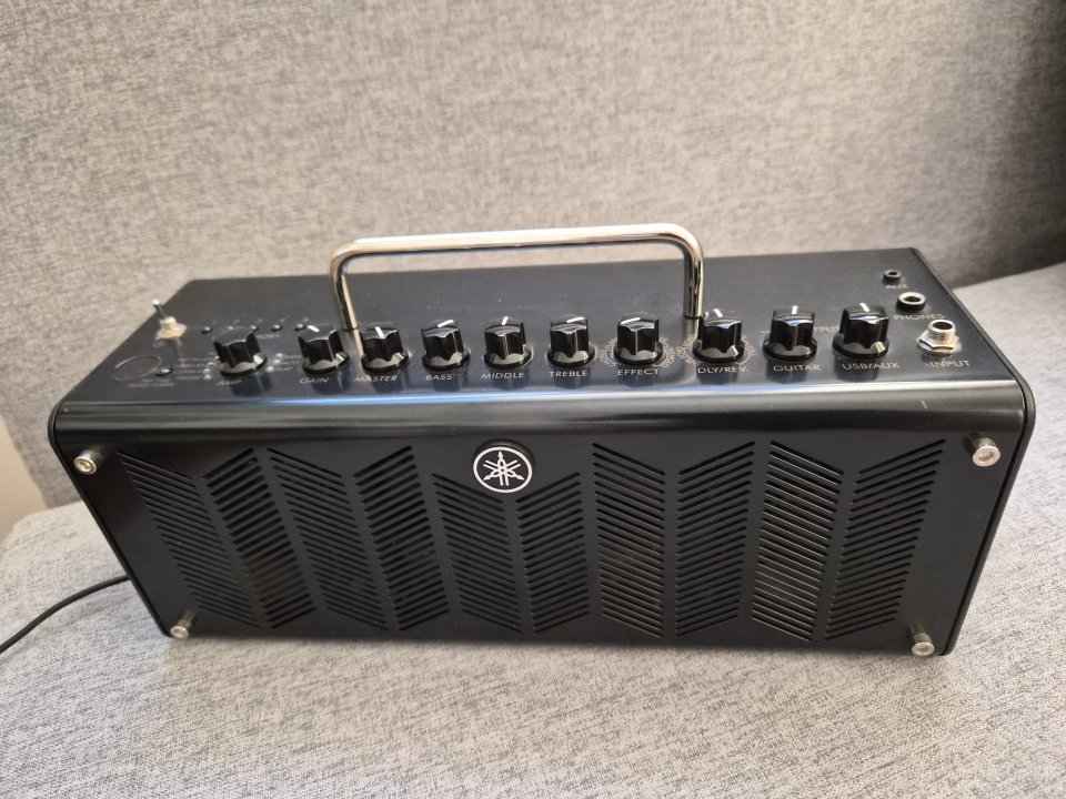 Yamaha THR10C de segunda mano · Foto 5 de 5 · Madrid · 200 €