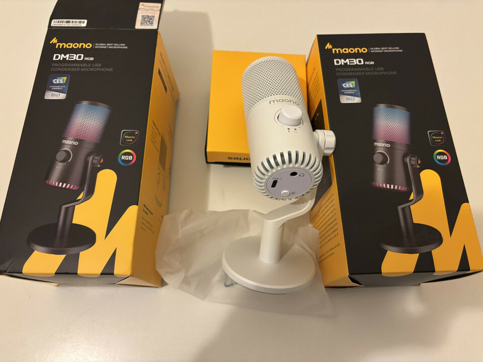 Lote 2 Microfonos Maono blancos con RGB type C