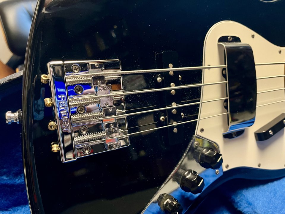 Fender Jazz Bass Standard con mástil Precision de segunda mano · Foto 2 de 7 · Madrid · 900 €