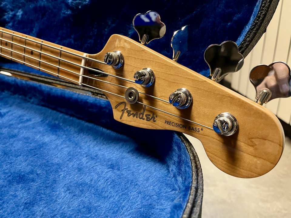 Fender Jazz Bass Standard con mástil Precision de segunda mano · Foto 3 de 7 · Madrid · 900 €