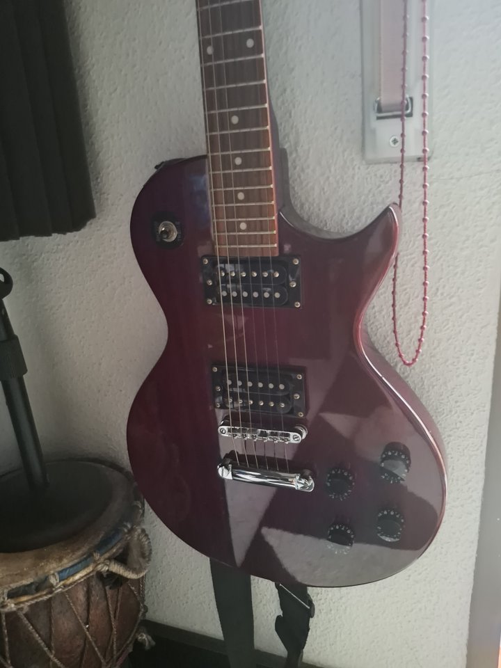 guitarras storm y rocktile de segunda mano · Foto 2 de 10 · Madrid · 89 €