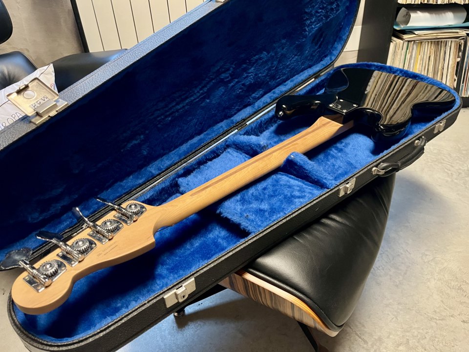 Fender Jazz Bass Standard con mástil Precision de segunda mano · Foto 5 de 7 · Madrid · 900 €