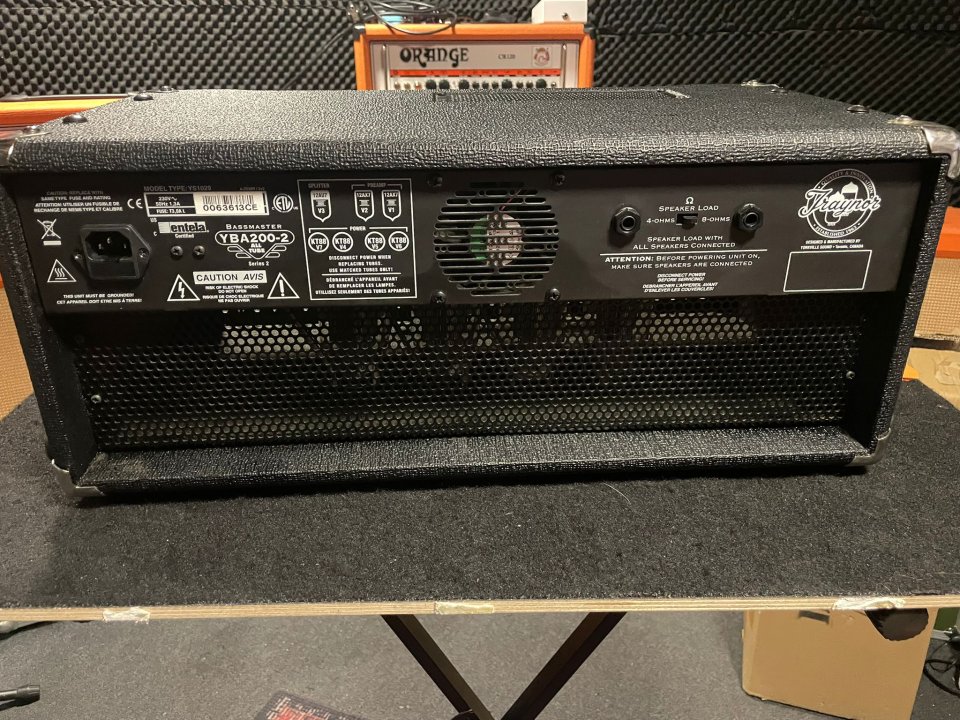 Cabezal Bajo Traynor YBA200-2 todo valvulas + flight case