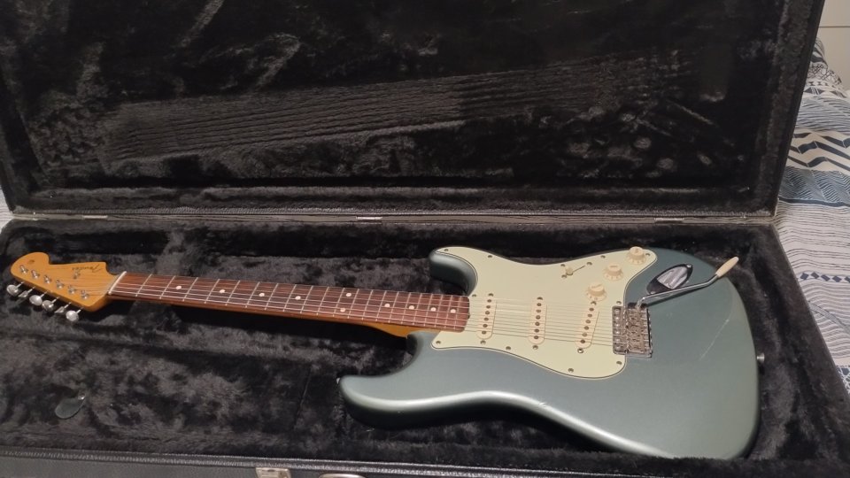 Guitarra Fender Stratocaster Vintera 60s